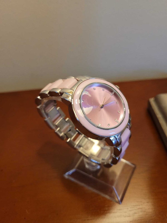 Brand New Unbranded Stylish Silver and Pink Women's Watch - photo 3