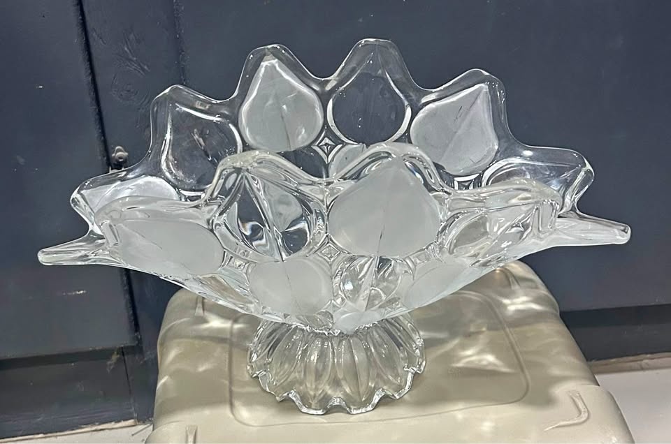 Frosted and clear, leaf design, glass fruit bowl