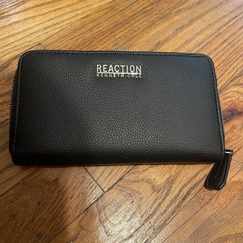 Kenneth Cole Reaction Black Zip Around Wallet