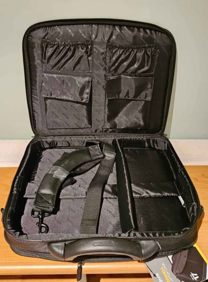 Targus 17" XL Laptop Case - photo 4