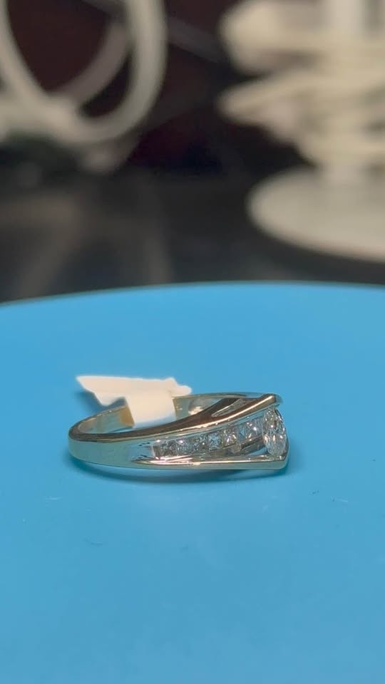 14kt Gold Marquise Center Diamond Ring - photo 2