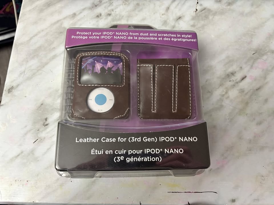 Brand New Centrios Leather Case for iPod Nano 3rd Gen (Brown)