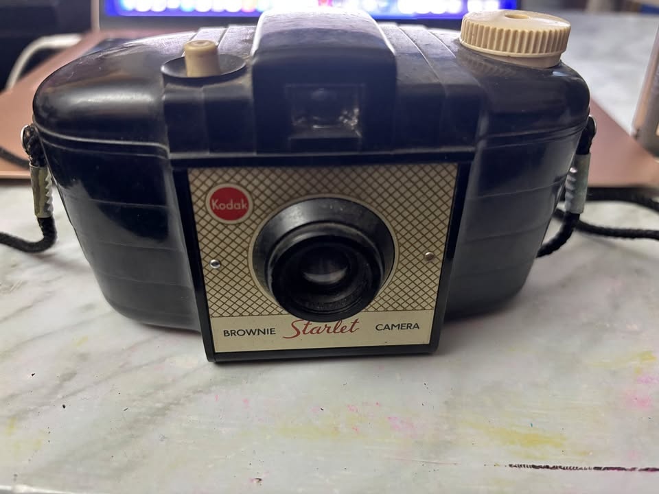 Vintage Kodak Brownie Starlet Camera - Made in England (1950s)