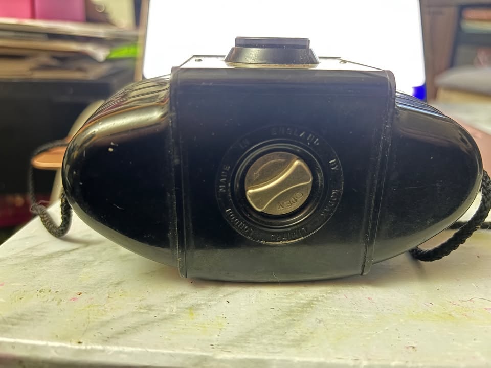 Vintage Kodak Brownie Starlet Camera - Made in England (1950s) - photo 2
