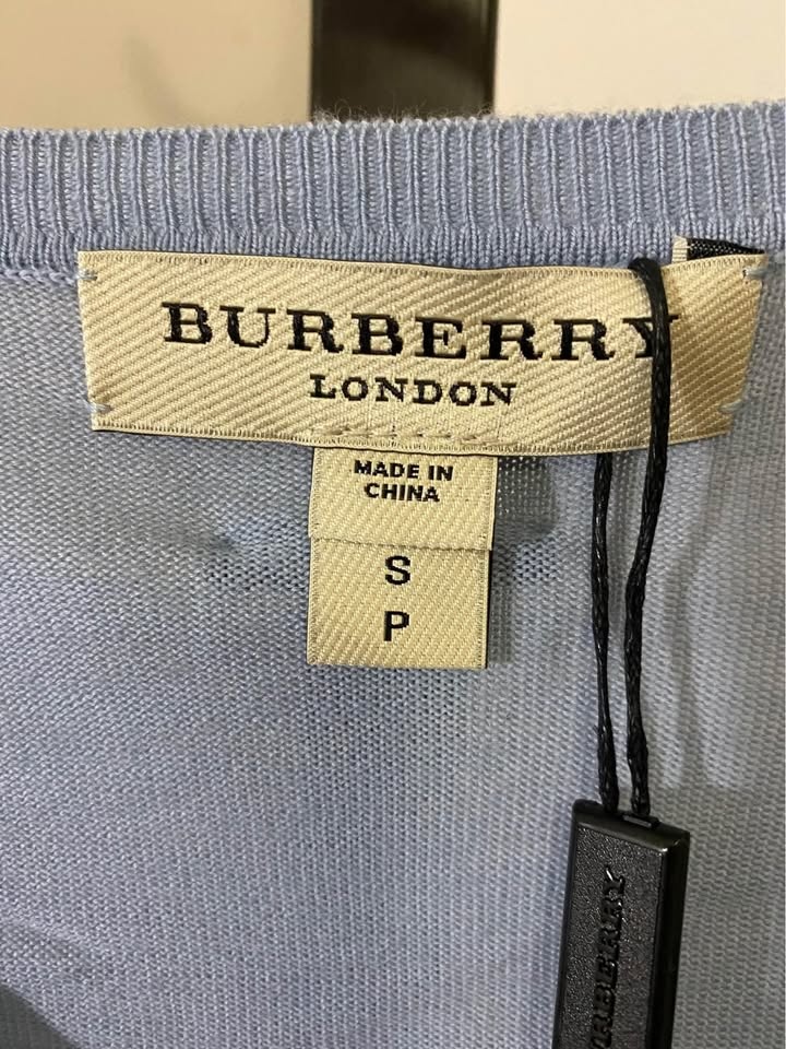 Woman’s Burberry Sweater/ Pullover Small - photo 3