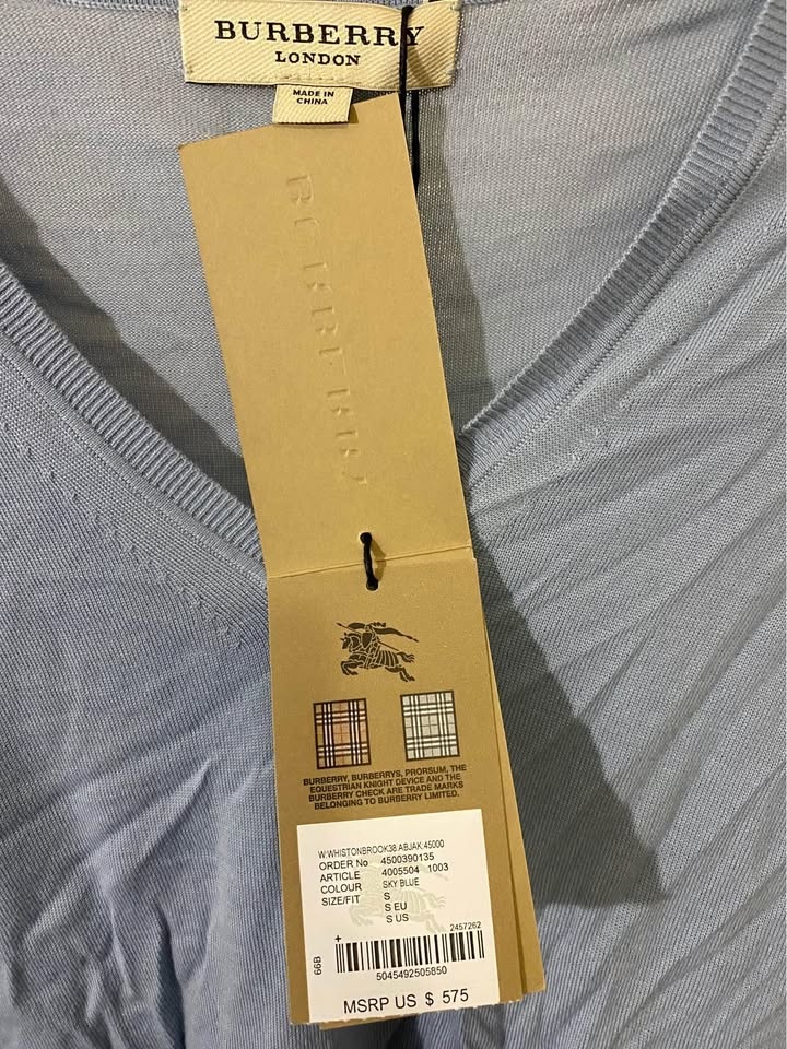 Woman’s Burberry Sweater/ Pullover Small - photo 5