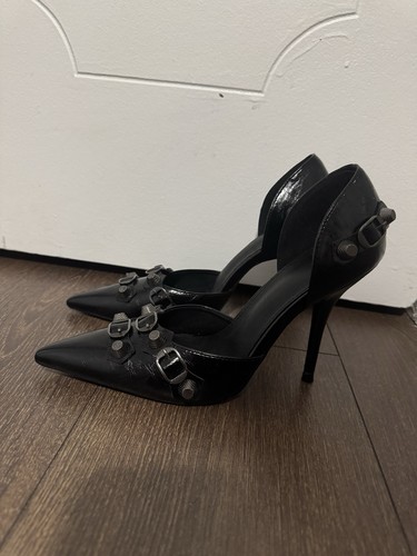 Edgy Sophistication: Midnight Black Studded Pointed-Toe Pumps - photo 5