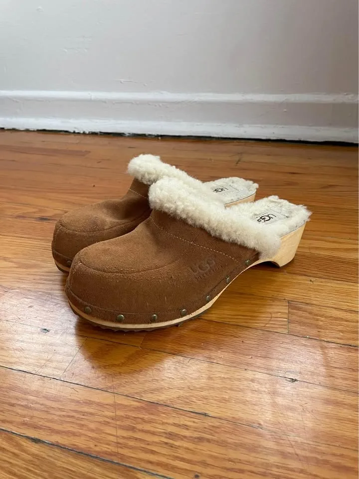 UGG Shearling Lined Clogs (Women’s Size 7) image indicator(3)