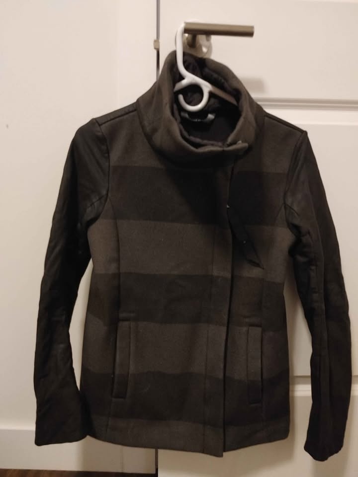 Size 4 Lululemon Brisk Biker Jacket - photo 2