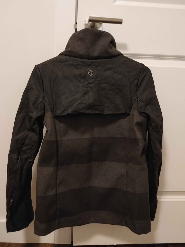 Size 4 Lululemon Brisk Biker Jacket - photo 3
