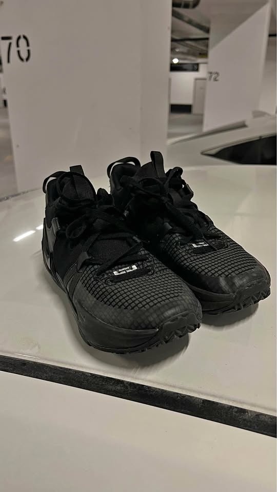 Nike LeBron Witness 7 - Youth Size 7
