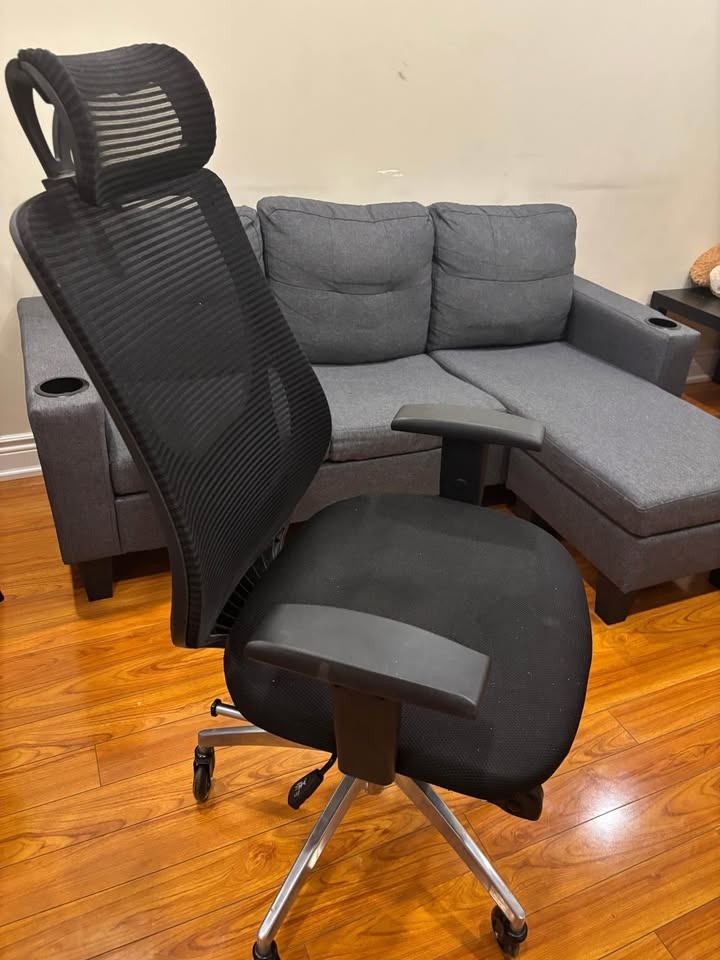 Office Chair with Head and Leg Support