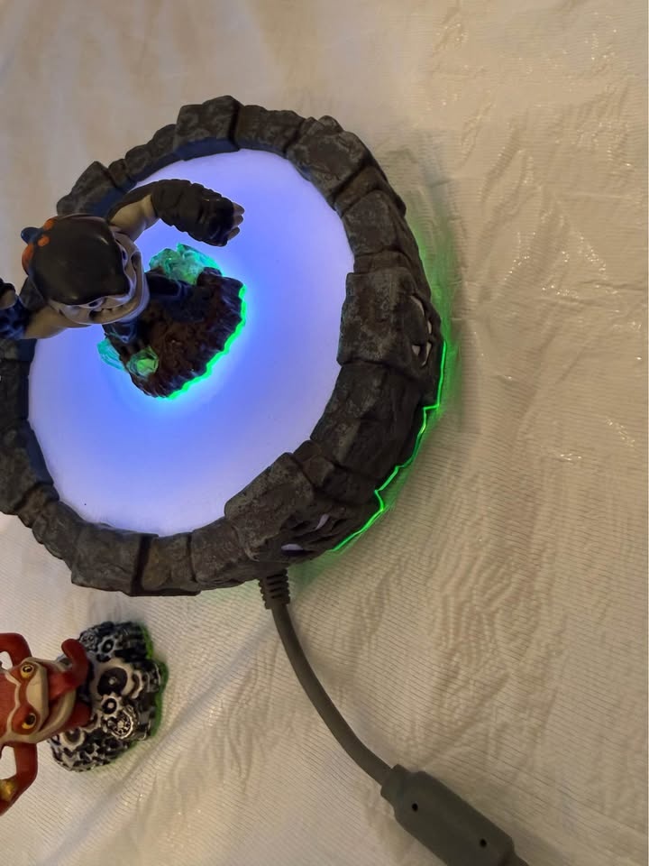 Fully tested Skylanders Portal of Power with figures - photo 2