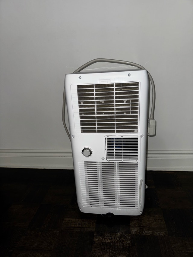 Portable Air Conditioner + Remote - photo 2