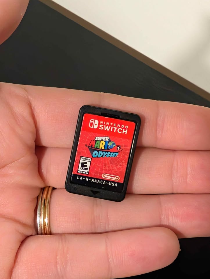 Super Mario Odyssey game cartridge for Nintendo Switch - photo 2