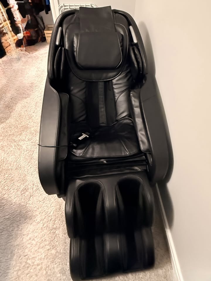 Zero Gravity Full-Body Massage Chair | Heat | 3D Rollers - photo 3