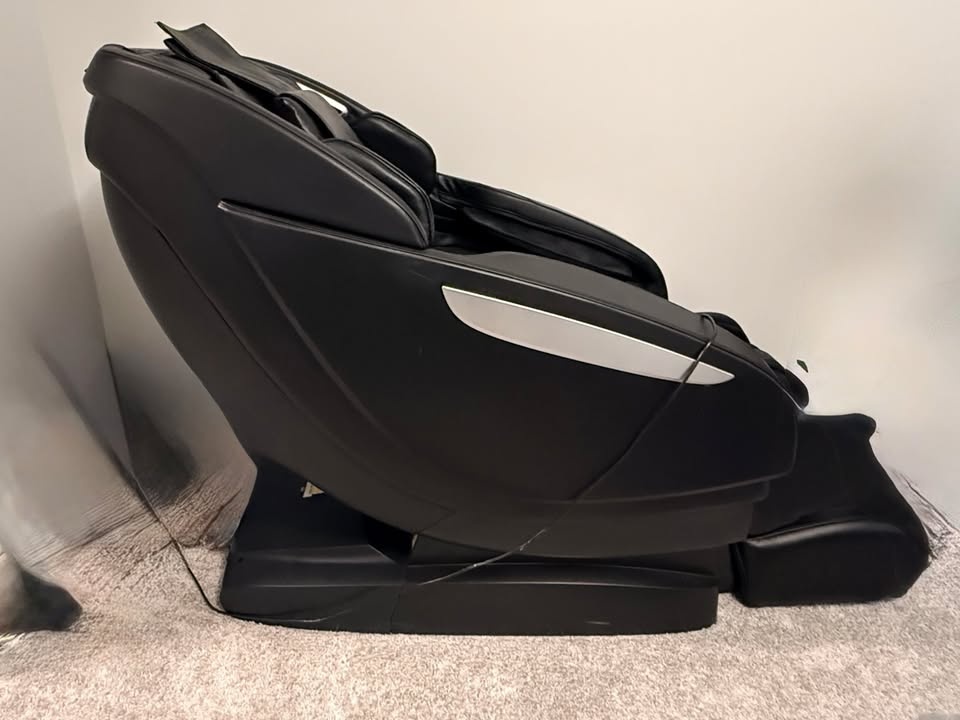 Zero Gravity Full-Body Massage Chair | Heat | 3D Rollers - photo 4