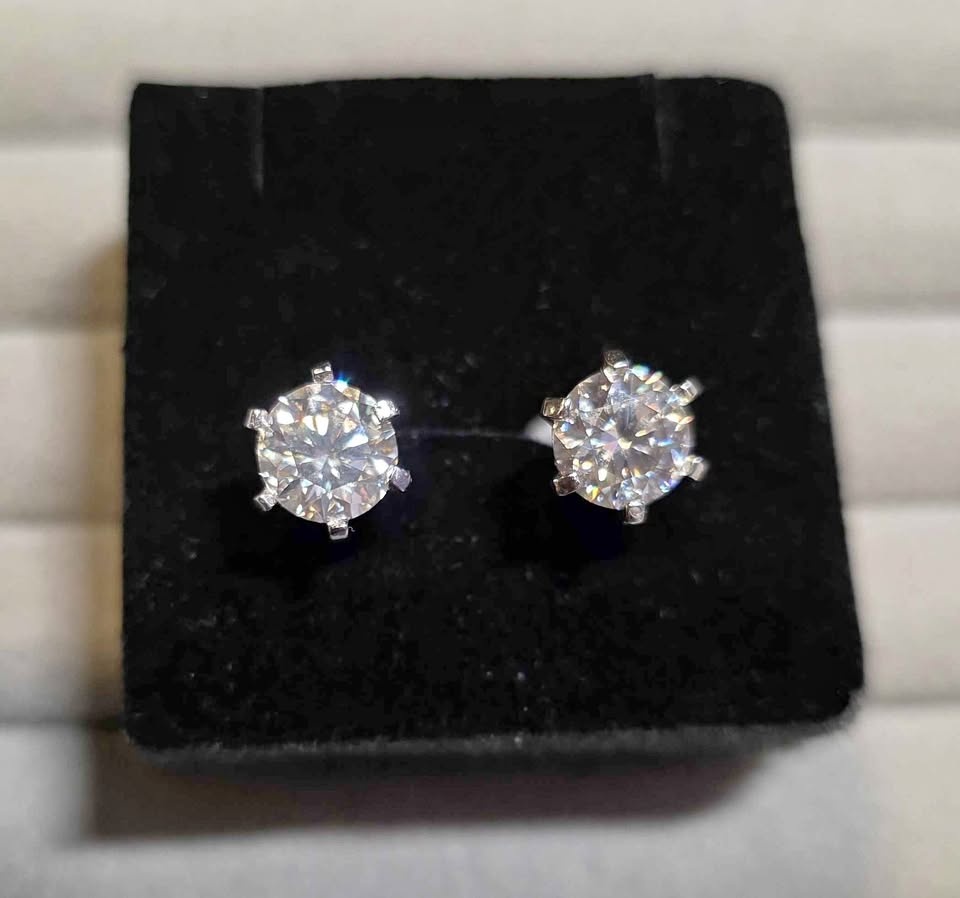 RARE 2ct Moissanite Silver Stud Earrings (2ct x 2)