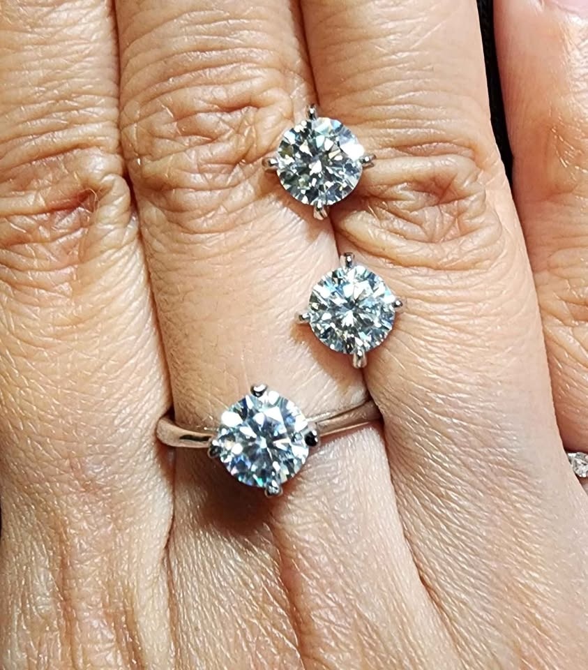 1 Carat 4-Prong Moissanite Set (Cross)