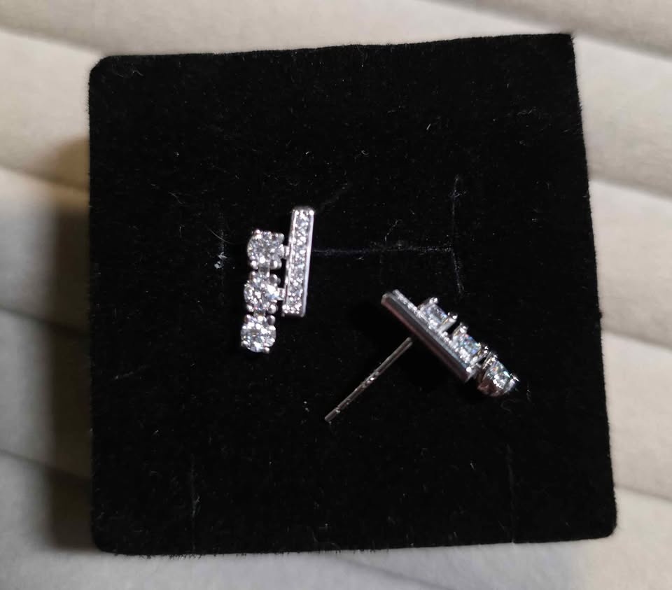 New Moissanite Silver Stud Earrings (9H1F) - photo 2
