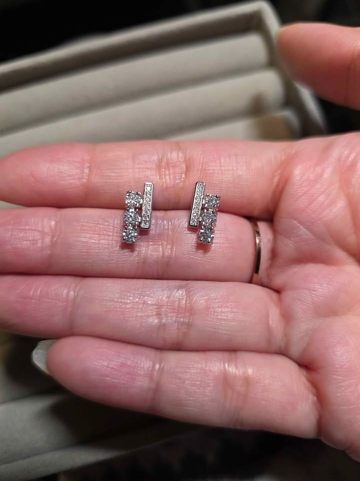New Moissanite Silver Stud Earrings (9H1F) - photo 3