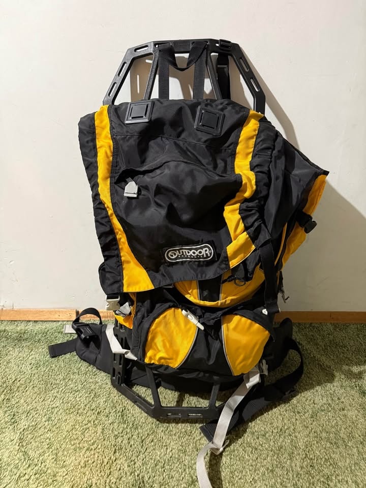 Camping/ Hiking Backpack 79 Litres - Great Condition - photo 4