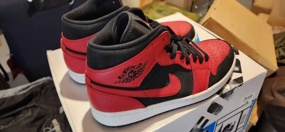 Air Jordan 1 Mid "Banned" US 9.5 - photo 2