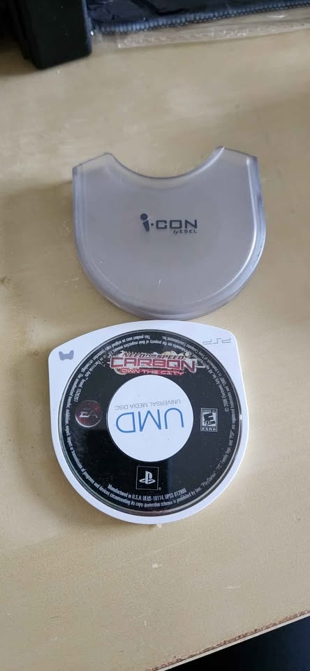 PSP Final Fantasy VII Crisis Core + Need For Speed Carbon - photo 3