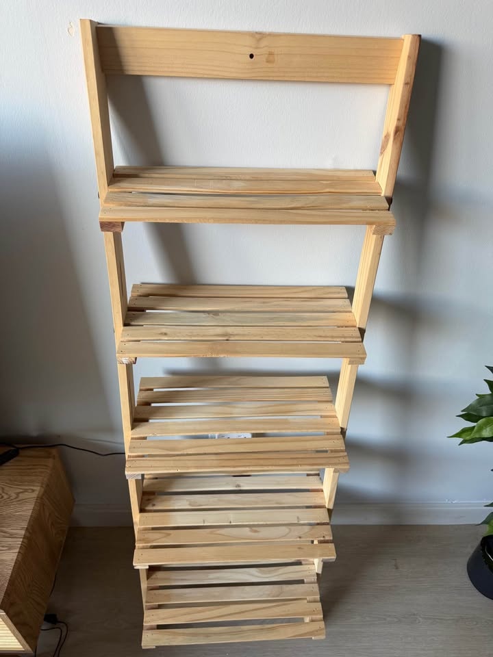 MOVING SALE Wooden decor ladder bookshelf - photo 2