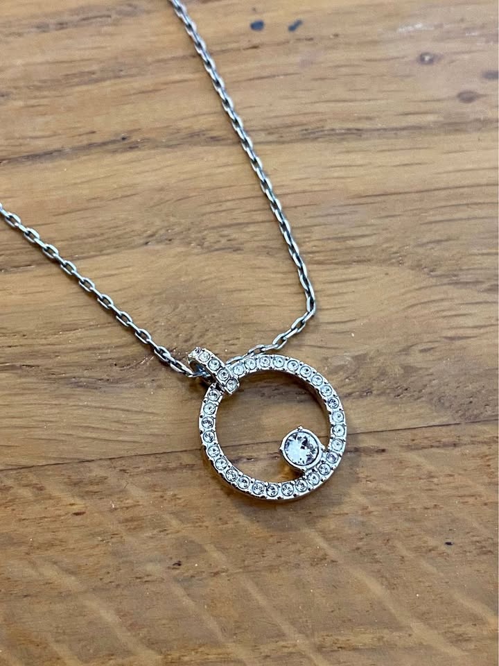 Swarovski Pendant and chain (Rhodium Plated)