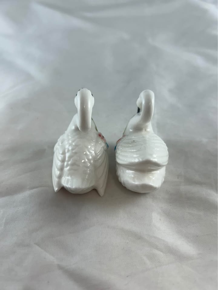 Swan Salt and Pepper Shakers Bone China Made in Japan - photo 3