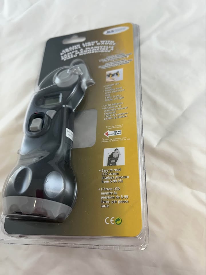 SunForce Crank Light with Digital Tire Gauge - photo 2
