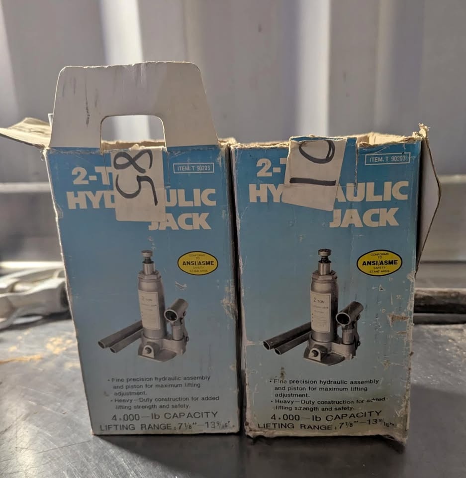 2x 2-Ton Bottle Jacks & 1x 3-Ton Jack