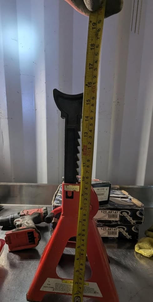 2x 2-Ton Bottle Jacks & 1x 3-Ton Jack - photo 3