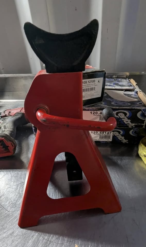 2x 2-Ton Bottle Jacks & 1x 3-Ton Jack - photo 4
