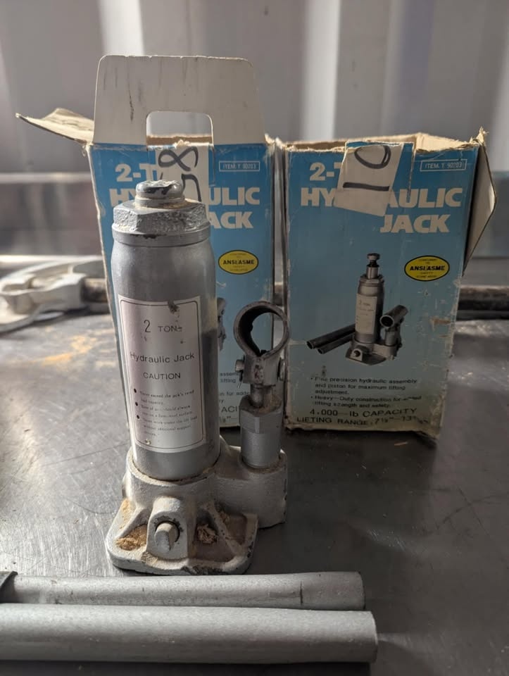 2x 2-Ton Bottle Jacks & 1x 3-Ton Jack - photo 5