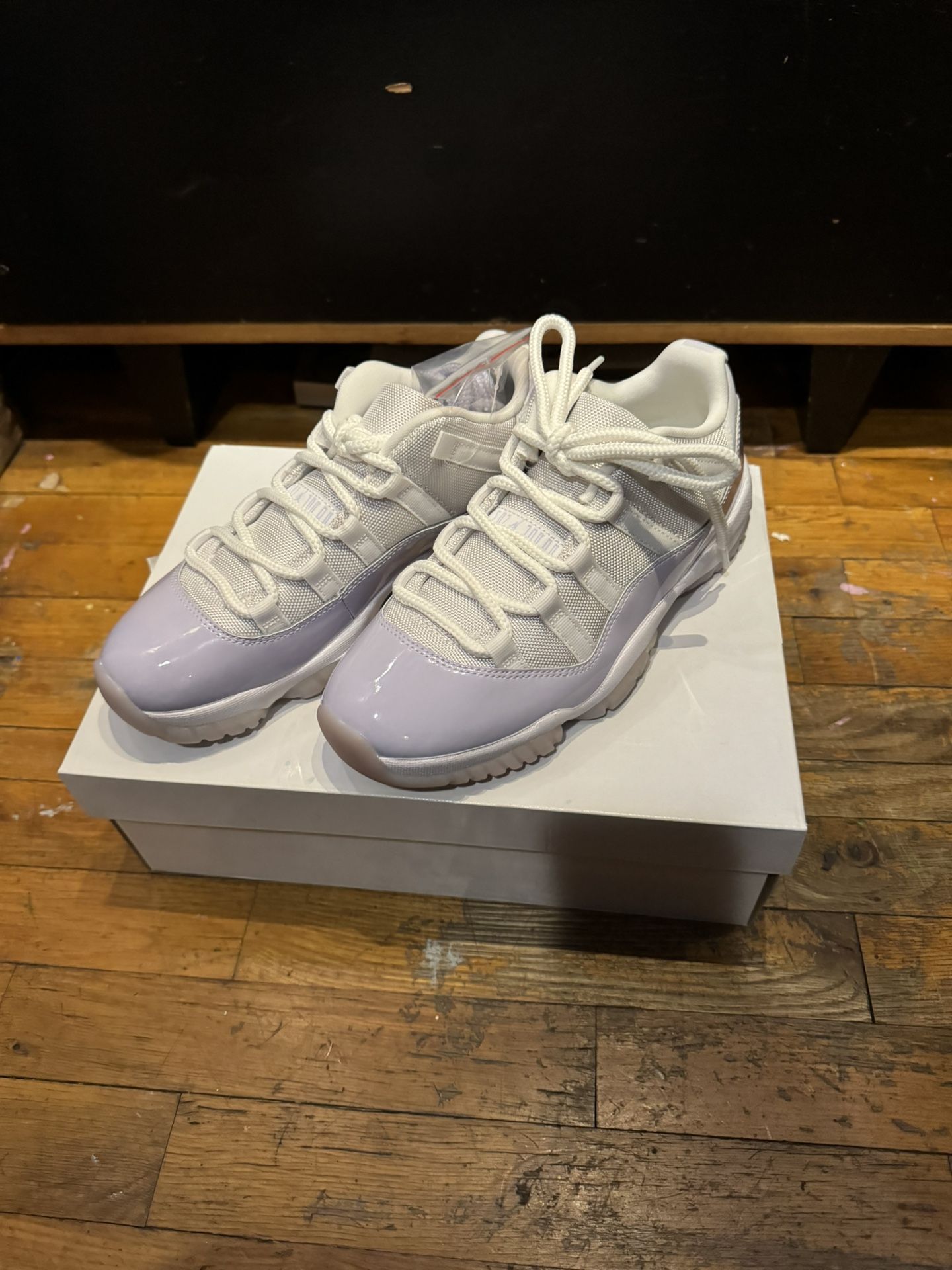 NEW Jordan Women's Retro 11 Low "Pure Violet" - photo 2