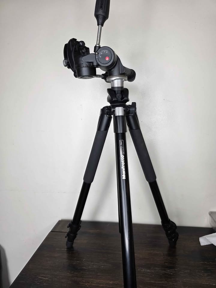 Manfrotto 055XPROB Tripod + 808RC4 3-Way Head - photo 2