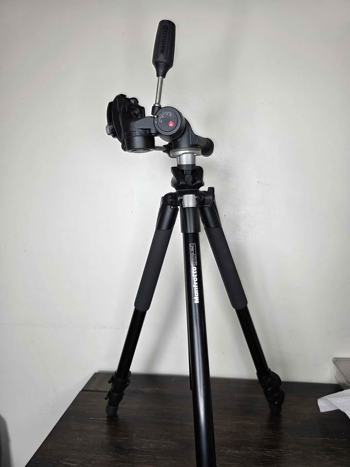Manfrotto 055XPROB Tripod + 808RC4 3-Way Head - photo 3