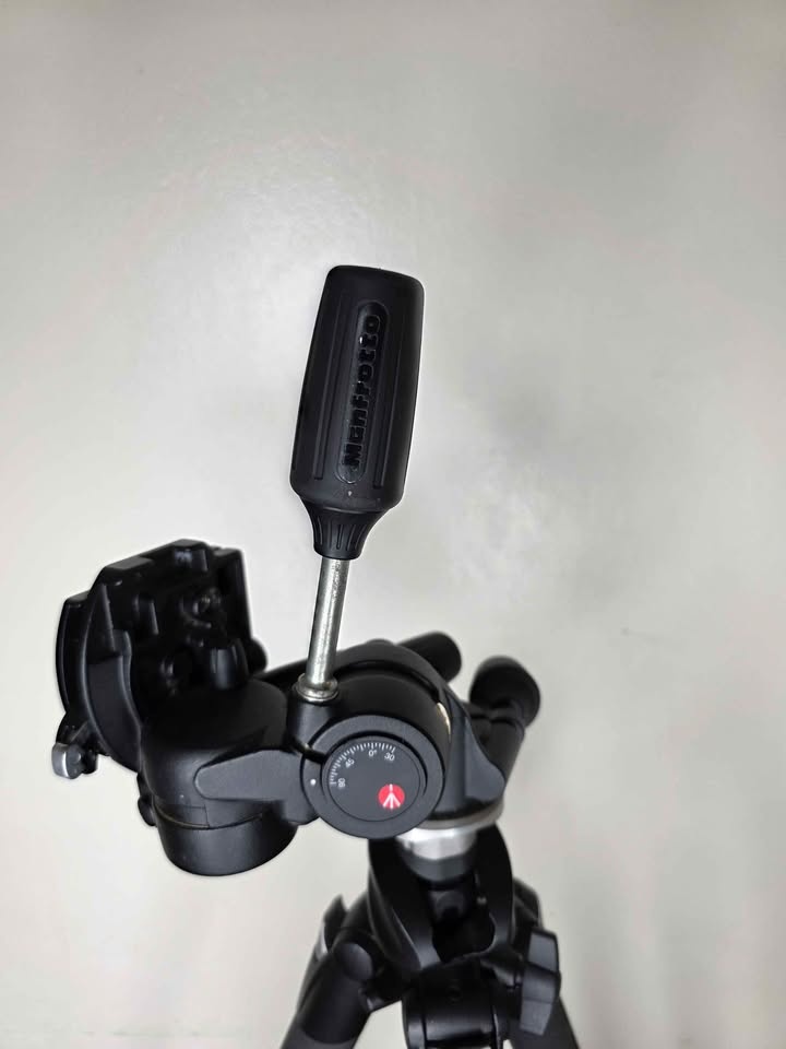 Manfrotto 055XPROB Tripod + 808RC4 3-Way Head - photo 4