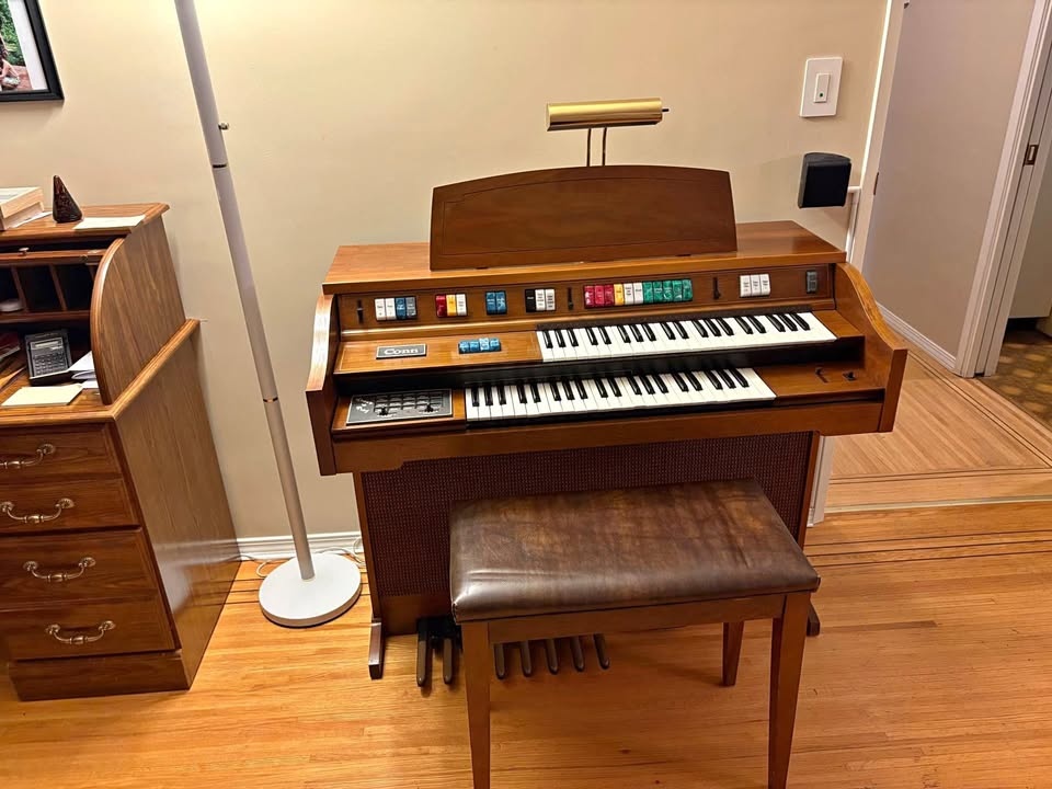 Conn Organ, Vintage, Good Working Condition