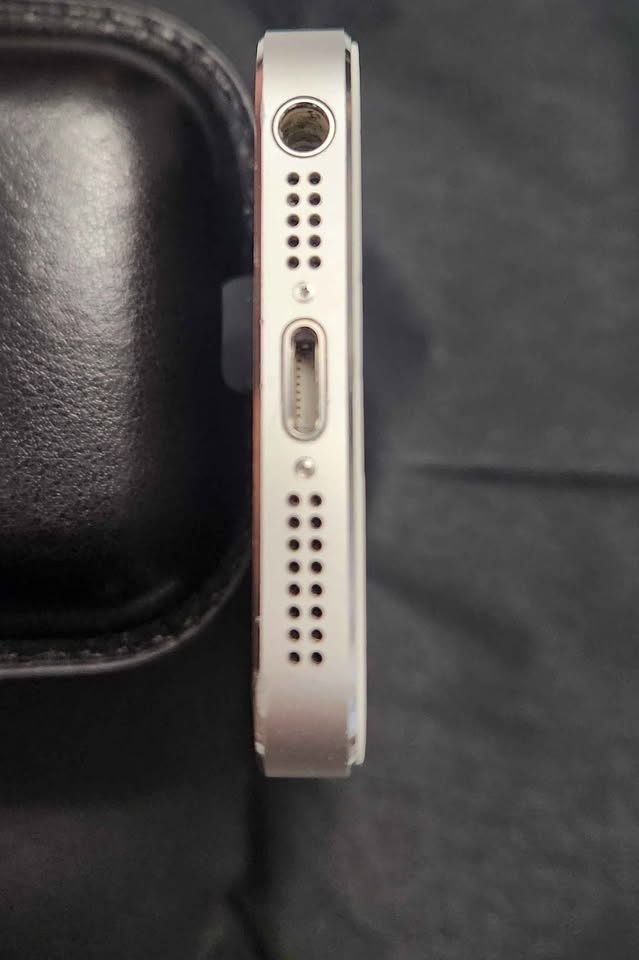 iPhone 5 16GB Unlocked - Great for Collectors - photo 3