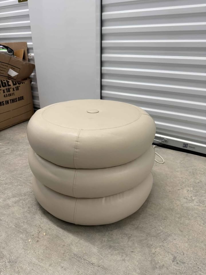 Modern Cream Faux Leather Round Upholstered Ottoman - photo 2