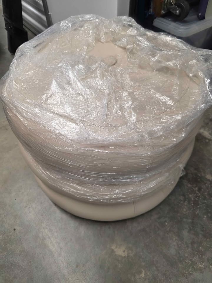 Modern Cream Faux Leather Round Upholstered Ottoman - photo 4