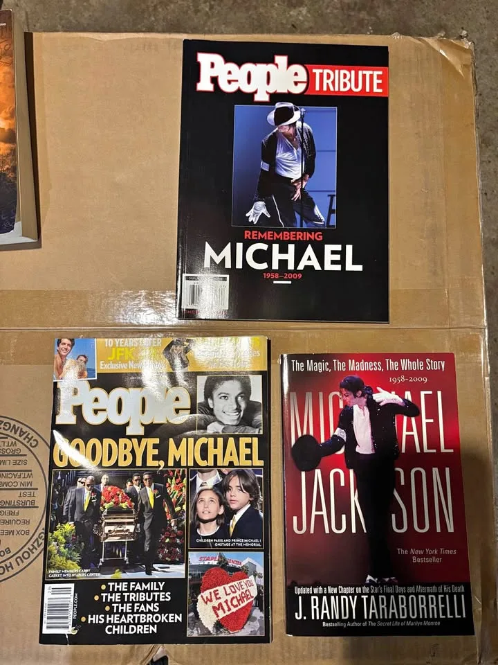 Michael Jackson magazines/book thumbnail