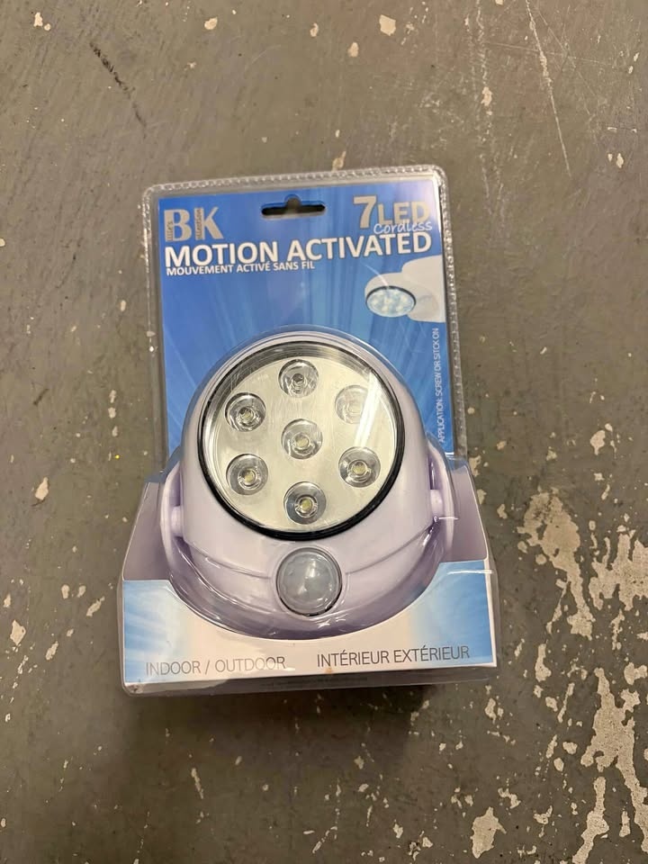 Motion Activated 7-LED Cordless Light – Indoor/Outdoor