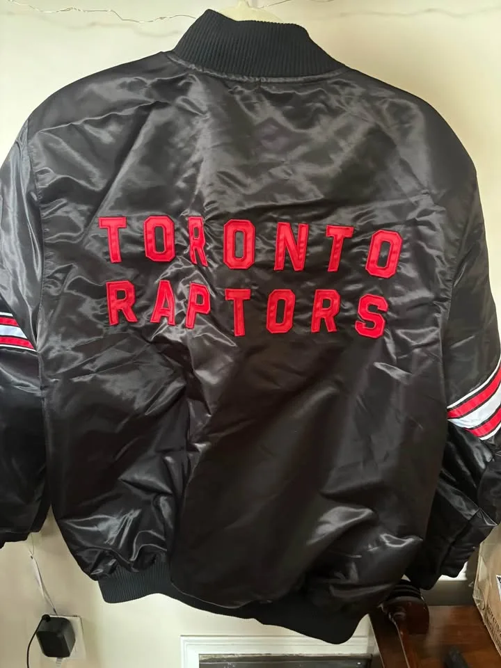 Toronto Raptors Bomber jacket (brand “Starter”) size large BNWT image indicator(2)