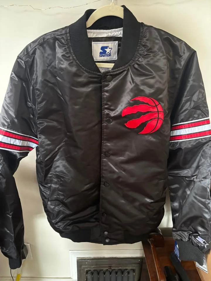 Toronto Raptors Bomber jacket (brand “Starter”) size large BNWT image indicator(5)