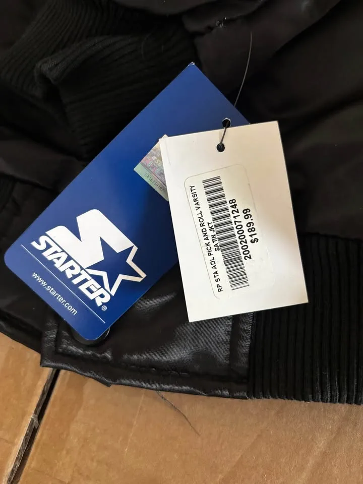 Toronto Raptors Bomber jacket (brand “Starter”) size large BNWT image indicator(6)