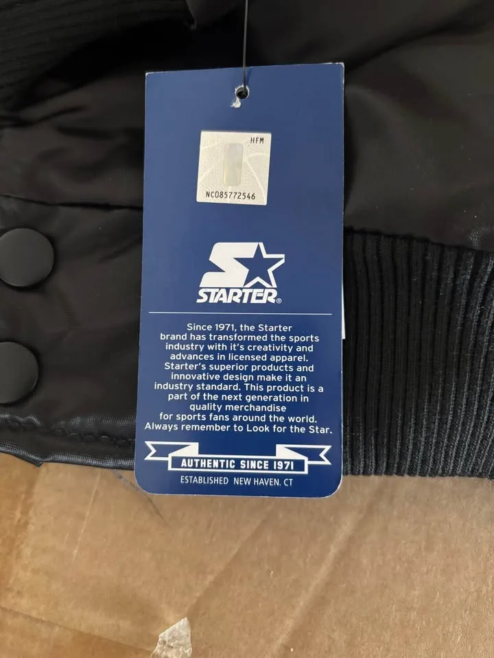 Toronto Raptors Bomber jacket (brand “Starter”) size large BNWT image indicator(7)